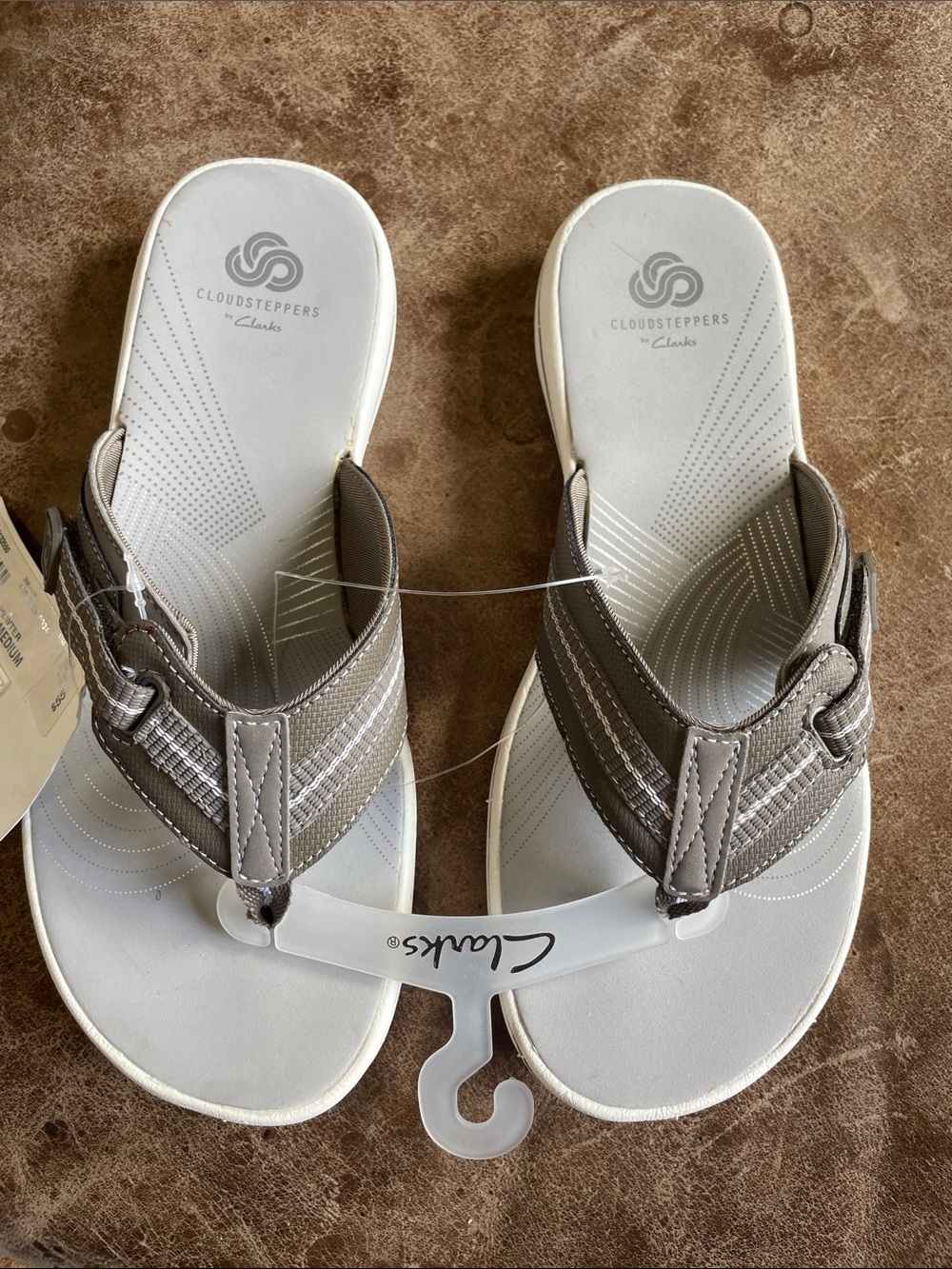 Clarks Women's Tan Flip Flops Sandals. NWT. 
Size 7M.